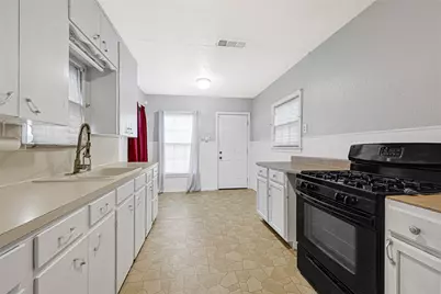 105 Highway Boulevard, Baytown, TX 77520 - Photo 7