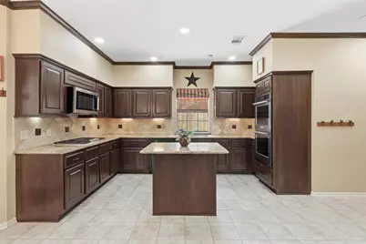 27 N Duskwood Place, The Woodlands, TX 77381 - Photo 11