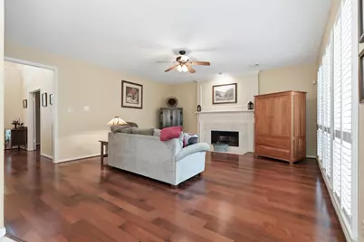 27 N Duskwood Place, The Woodlands, TX 77381 - Photo 15