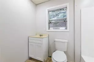 704 W Willis St, Alvin, TX 77511 - Photo 11