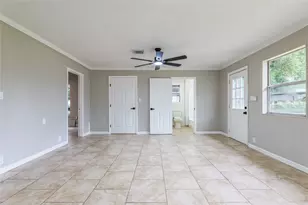 704 W Willis St, Alvin, TX 77511 - Photo 9