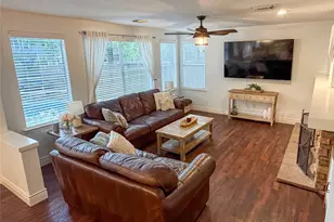 19 E New Avery Pl, The Woodlands, TX 77382 - Photo 7