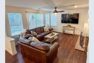 19 E New Avery Place, The Woodlands, TX 77382 - Photo 7