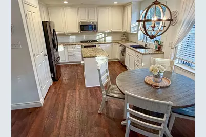 19 E New Avery Place, The Woodlands, TX 77382 - Photo 11