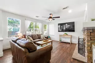 19 E New Avery Pl, The Woodlands, TX 77382 - Photo 9