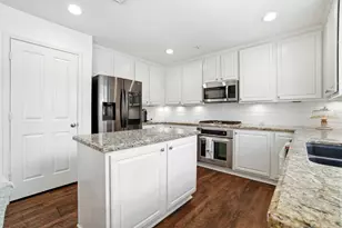 19 E New Avery Pl, The Woodlands, TX 77382 - Photo 15