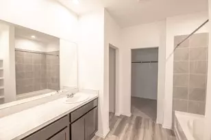 12210 River Laurel Dr, Houston, TX 77067 - Photo 9