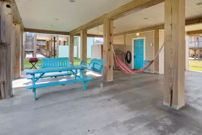 957 Fisherman Drive S, Crystal Beach, TX 77650 - Photo 5