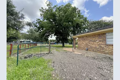 547 County Road 949E, Alvin, TX 77511 - Photo 17