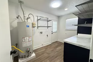 547 County Rd 949E, Alvin, TX 77511 - Photo 9