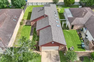 13106 Worthington St, Sugar Land, TX 77478 - Photo 3