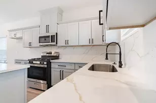 9913 Dipping Woods St, Houston, TX 77076 - Photo 5