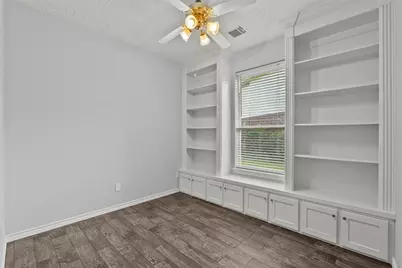323 Colony Creek Drive, Dickinson, TX 77539 - Photo 9
