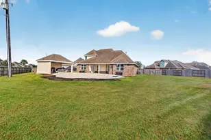 9642 Keeneland Cir, Mont Belvieu, TX 77523 - Photo 47