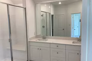 2818 Ravine Bluffs Ct, League City, TX 77573 - Photo 5