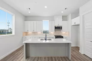 9207 Ft George St, Houston, TX 77063 - Photo 13