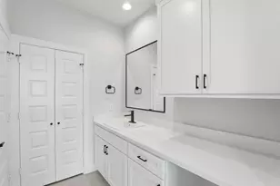 9207 Ft George St, Houston, TX 77063 - Photo 11