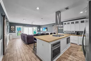 2946 Laguna Dr, Crystal Beach, TX 77650 - Photo 27