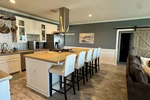 2946 Laguna Dr, Crystal Beach, TX 77650 - Photo 11