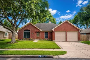 1806 Oakwood Dr E, Pearland, TX 77581 - Photo 1