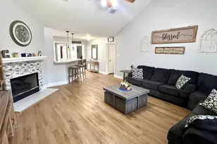 1806 Oakwood Dr E, Pearland, TX 77581 - Photo 13