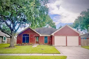1806 Oakwood Dr E, Pearland, TX 77581 - Photo 3