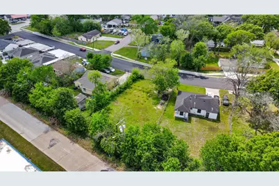 6711 Crestmont Street, Houston, TX 77033 - Photo 9