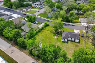 6711 Crestmont St, Houston, TX 77033 - Photo 9