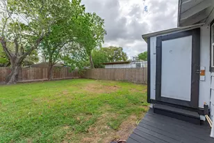 1604 Texas St, Alvin, TX 77511 - Photo 3