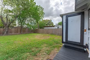 1604 Texas St, Alvin, TX 77511 - Photo 3