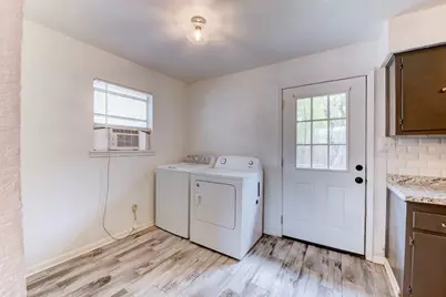 1604 Texas Street, Alvin, TX 77511 - Photo 13