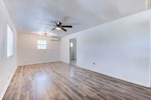 1604 Texas St, Alvin, TX 77511 - Photo 9