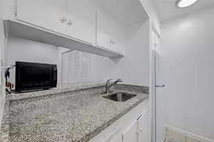5863 Inwood Dr, Houston, TX 77057 - Photo 19