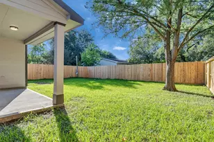 1327 5th Ave N, Texas City, TX 77590 - Photo 5