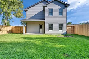 1327 5th Ave N, Texas City, TX 77590 - Photo 3