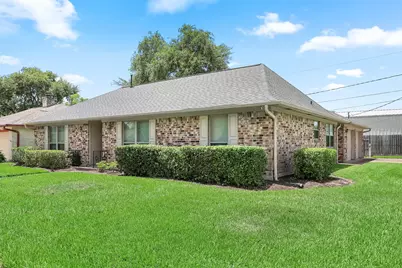 3002 Village Lane, Deer Park, TX 77536 - Photo 3