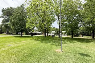 708 W Railroad, Buffalo, TX 75831 - Photo 9