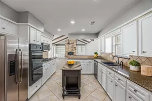 3706 Autumn Ln, Baytown, TX 77521 - Photo 11