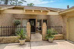 3706 Autumn Ln, Baytown, TX 77521 - Photo 3