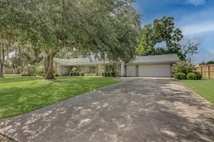 332 N Amherst Dr, West Columbia, TX 77486 - Photo 3