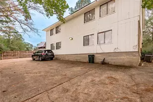 1329 Windsor St, Huntsville, TX 77340 - Photo 11