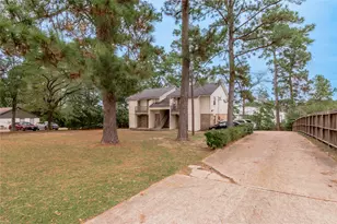 1329 Windsor St, Huntsville, TX 77340 - Photo 5