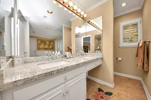 10115 Holly Springs Dr, Houston, TX 77042 - Photo 17