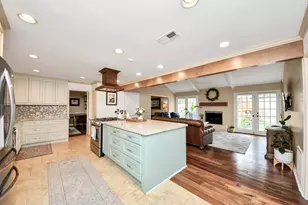 10115 Holly Springs Dr, Houston, TX 77042 - Photo 25