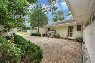 10115 Holly Springs Dr, Houston, TX 77042 - Photo 5