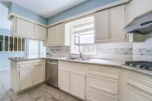 226 Squires Bend, Stafford, TX 77477 - Photo 11