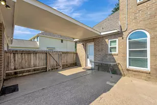 2503 Sarasota Dr, Friendswood, TX 77546 - Photo 3