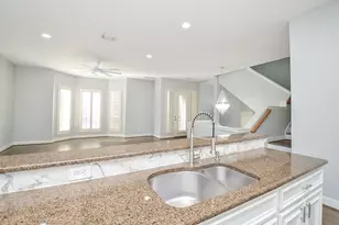 1016 Studer St, Houston, TX 77007 - Photo 23