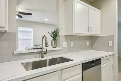 5239 Sugar Bush Drive, Houston, TX 77048 - Photo 13