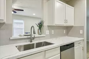 5239 Sugar Bush Dr, Houston, TX 77048 - Photo 13